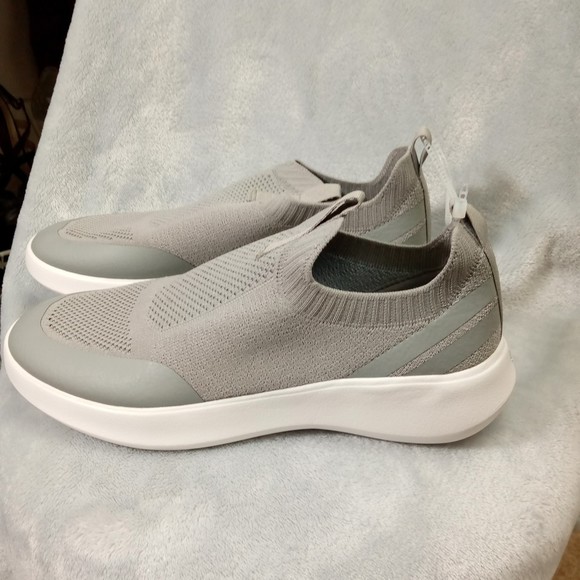 Koolaburra by UGG Slip-On Sneakers in Size 9 - Picture 4 of 6